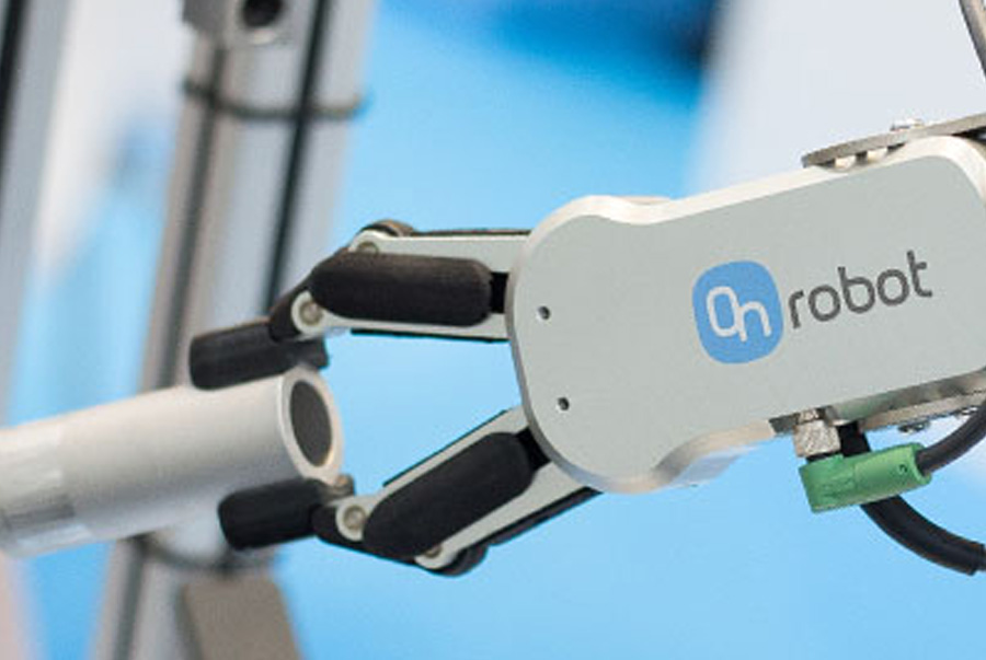 OnRobot robot arm holding a components